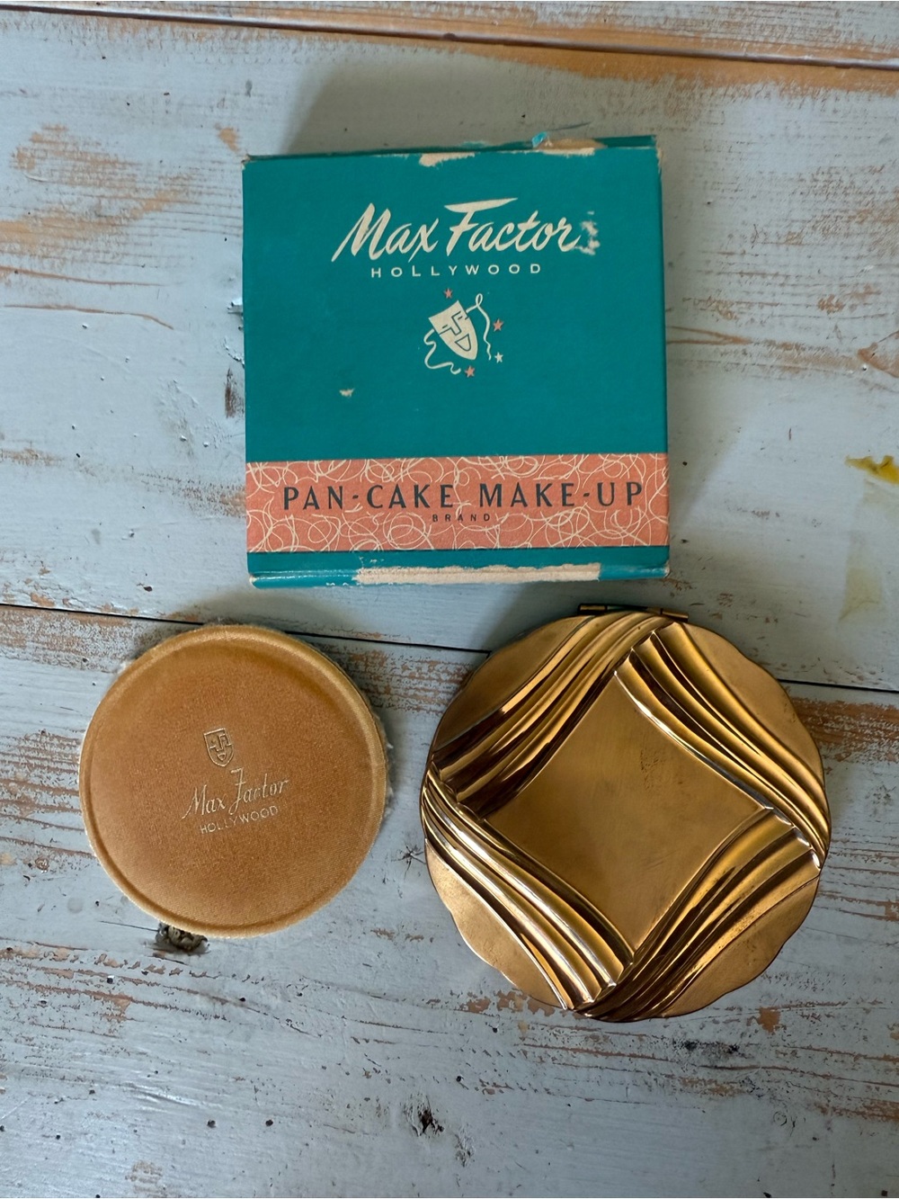 Women’s Gold Compact Max Factor- Vintage Pan-Cake Make-Up Case